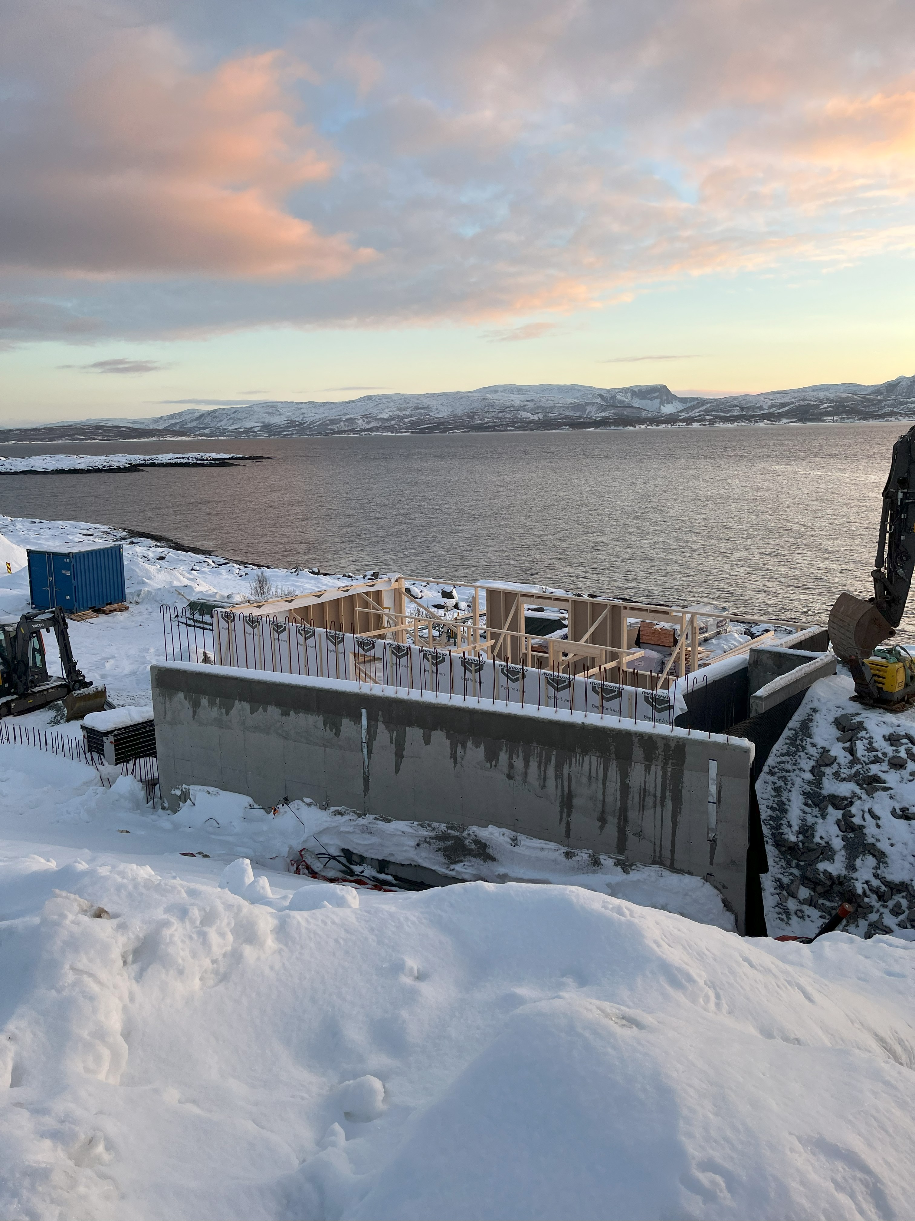 Hunstad Sør - 9 leiligheter i fremste rekke mot sjøen. Bygging pågår.