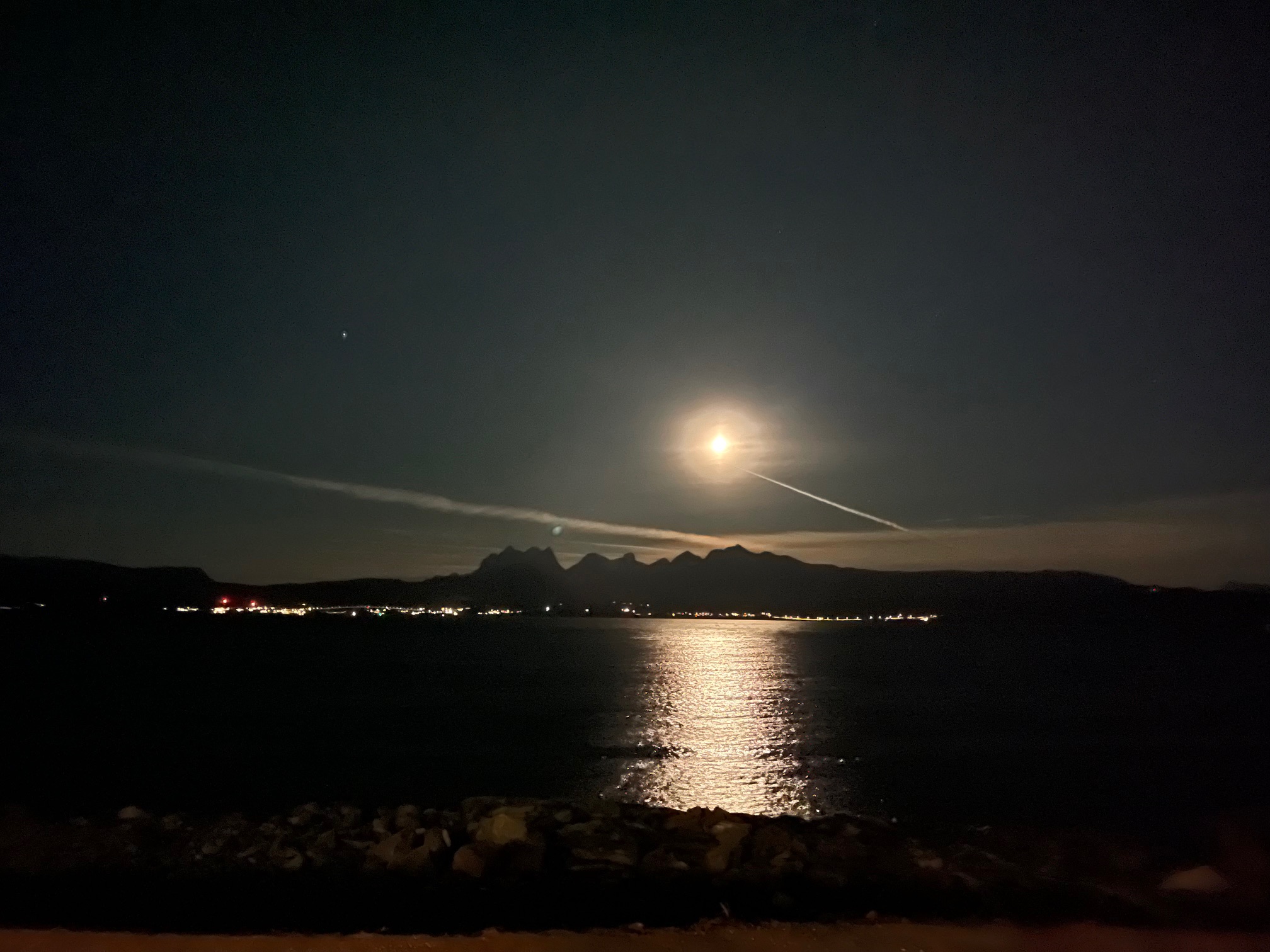 Hunstad Sør - 9 flotte leiligheter i fremste rekke mot sjøen. Bygging pågår.