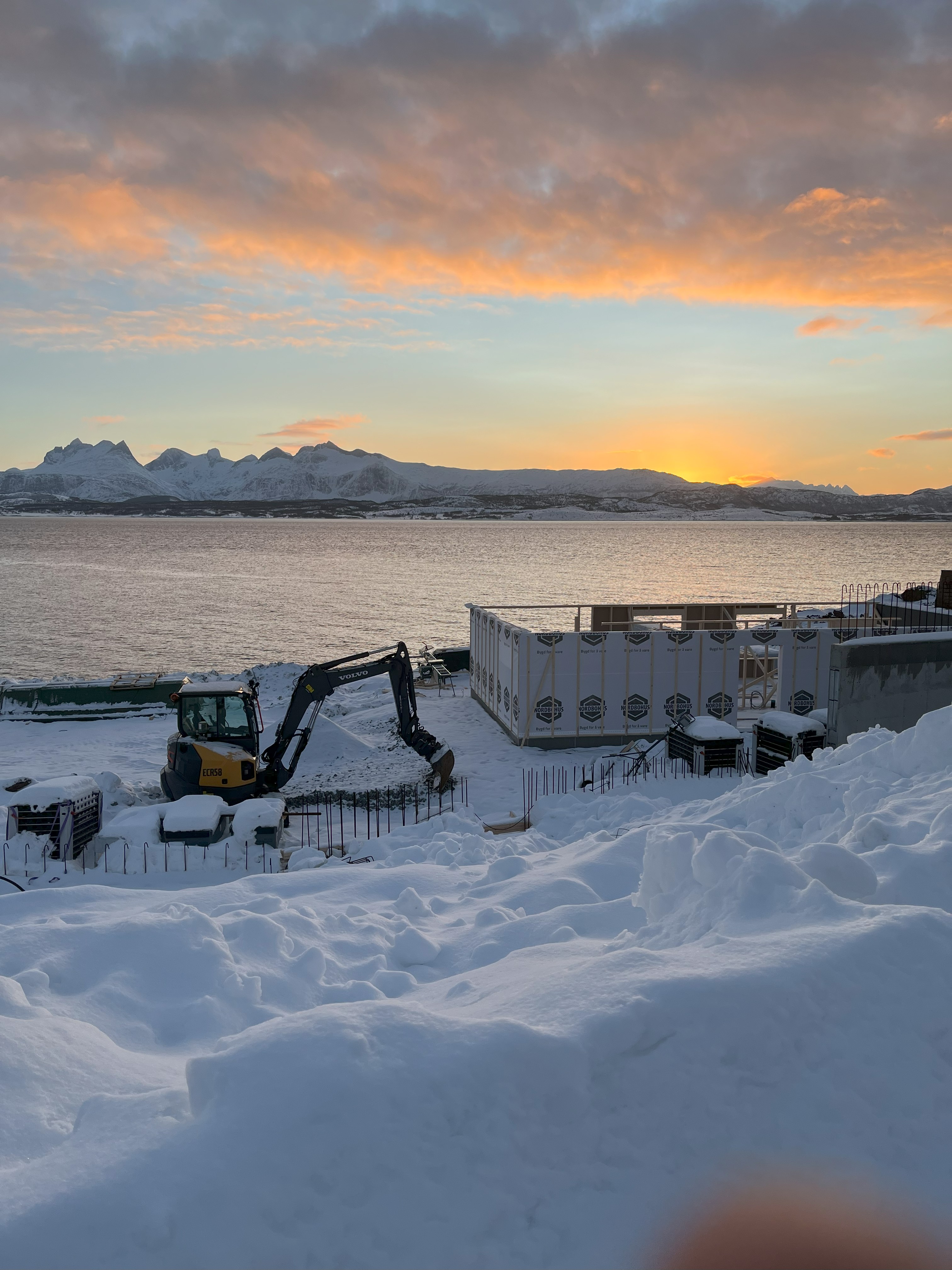 Hunstad Sør - 9 leiligheter i fremste rekke mot sjøen. Bygging pågår.